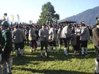 Gebirgsschützen beim Wiedergründungsfest der Kompanie Tegernsee