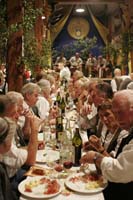 Weinfest Gebirgsschützen Neubeuern in der Guttenbergtenne
